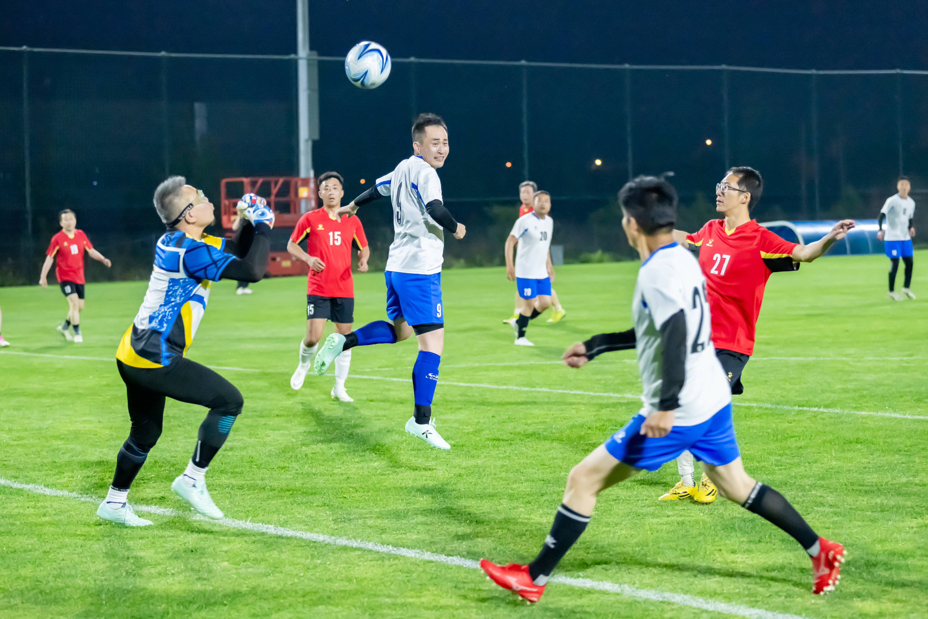 赛的竞争犹 赛的竞争犹